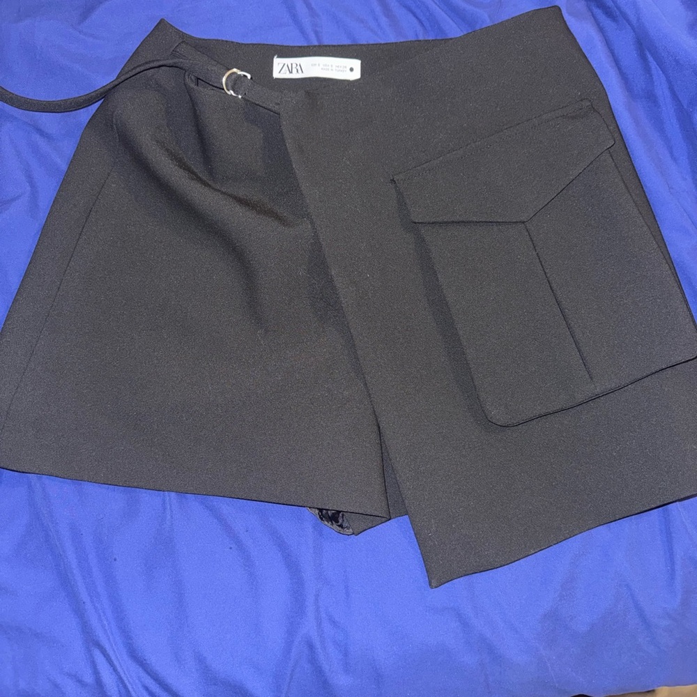 Zara Women's Black Skort with Pocket Detail
